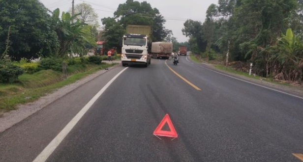 2名司機受傷！大貨車彎道未減速靠右行駛與北海一大型汽車相撞！