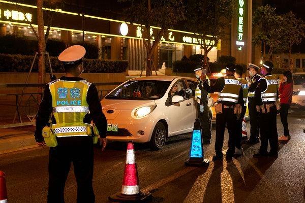 廣州交警查酒駕護春運,哪家酒精測試儀價格最好